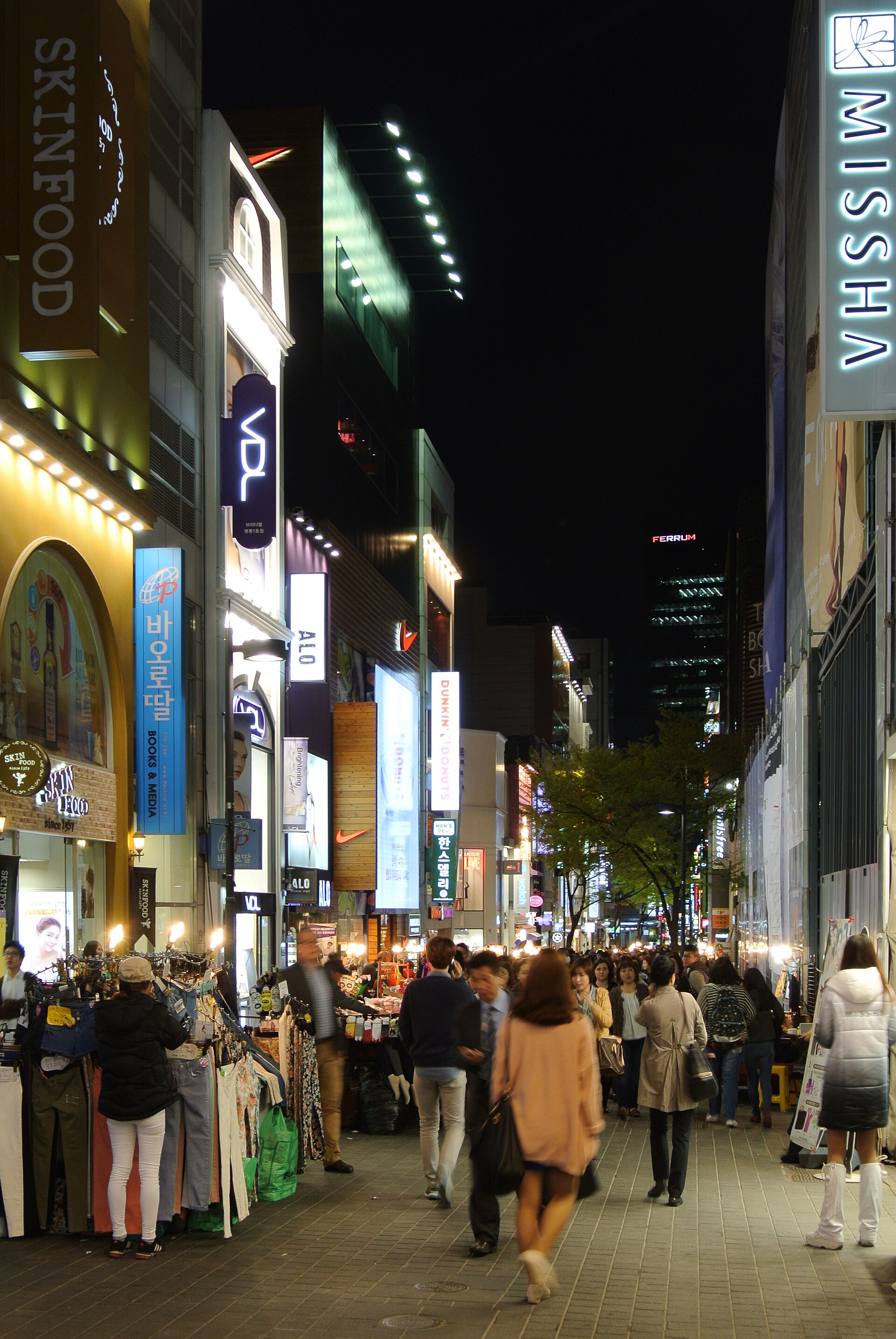 Ảnh minh họa: Phố Myeong-dong, Seoul về đêm