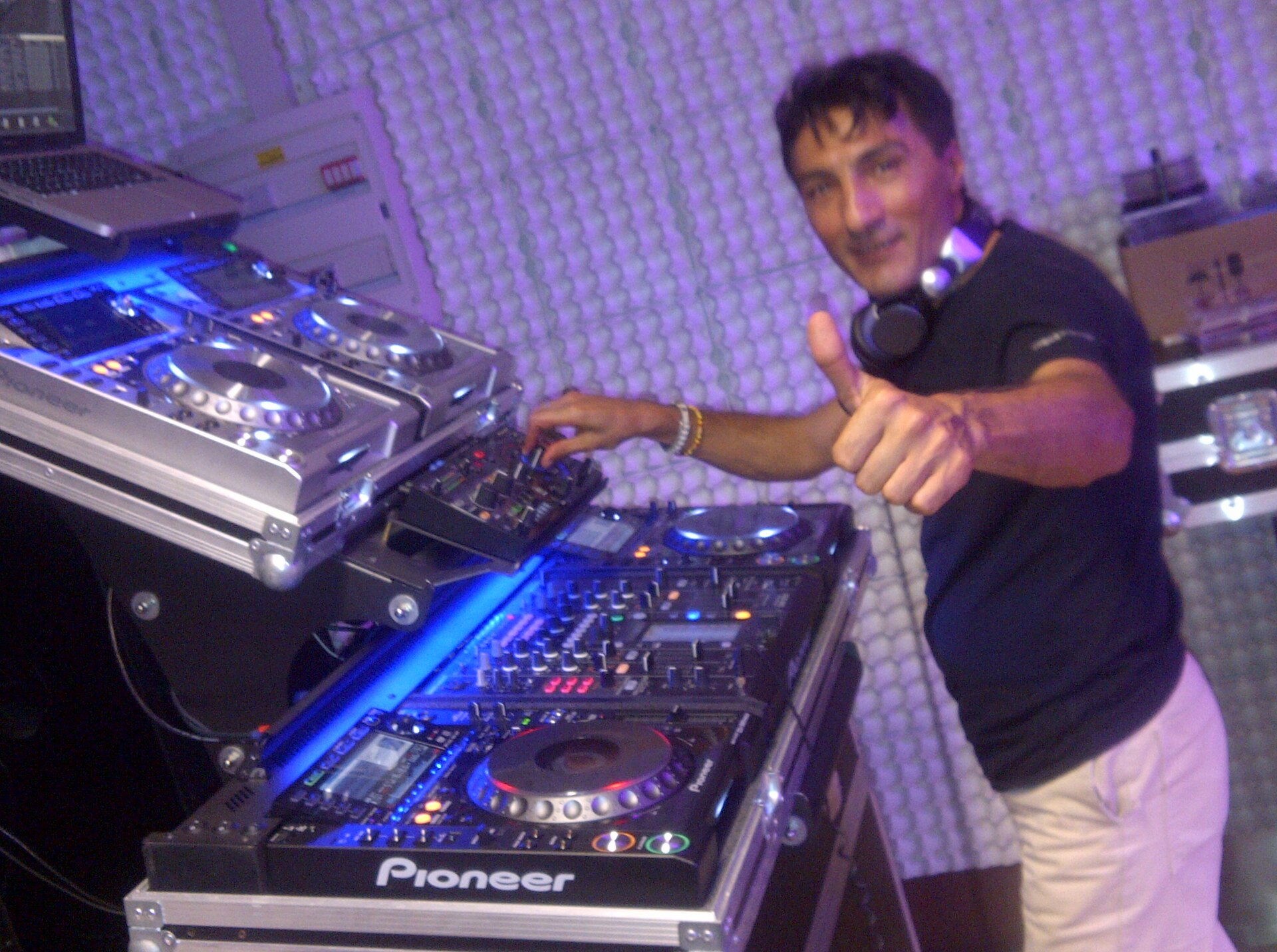 Thân vương William tiết lộ ước mơ làm DJ và bí quyết định vị thương hiệu hoàng gia