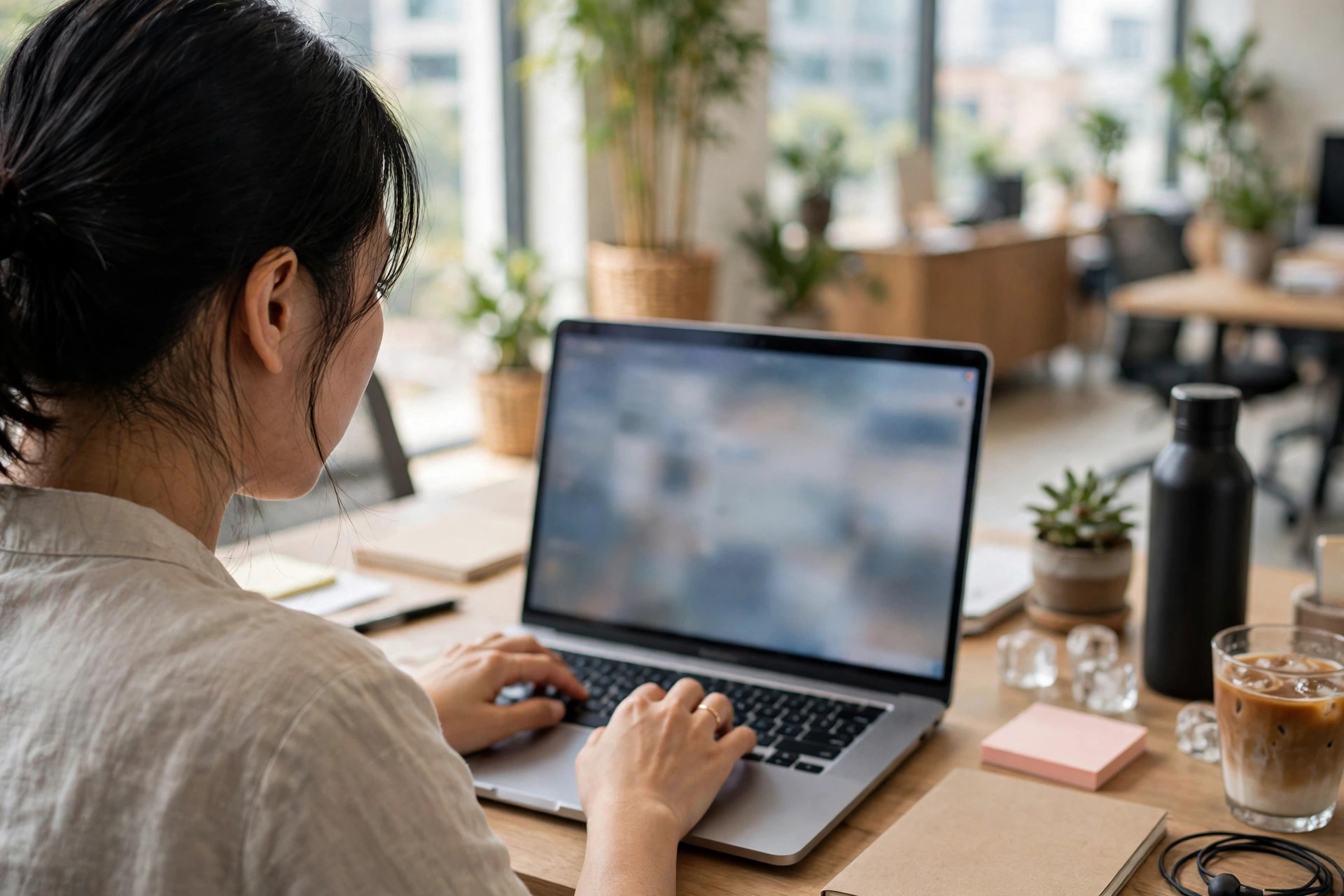 Dùng AI kiểm tra chính tả và văn phong email tiếng Anh cho dân văn phòng