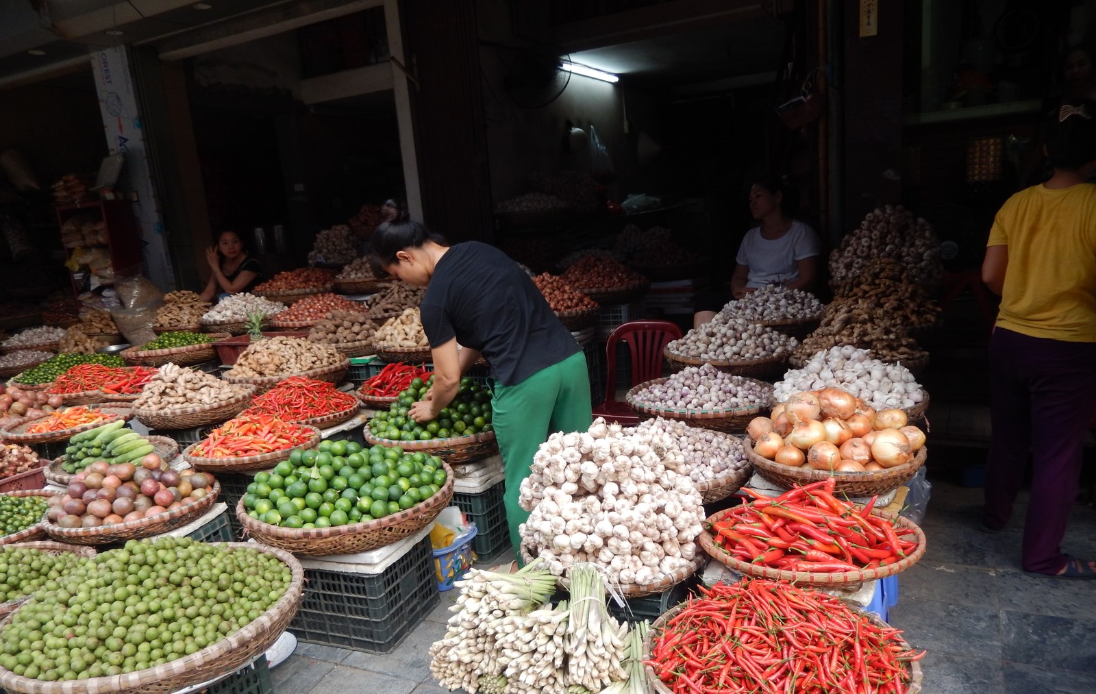 6 Loại Rau Ít Ngậm Thuốc Trừ Sâu: Bí Kíp Đi Chợ Thông Minh Của Người Việt