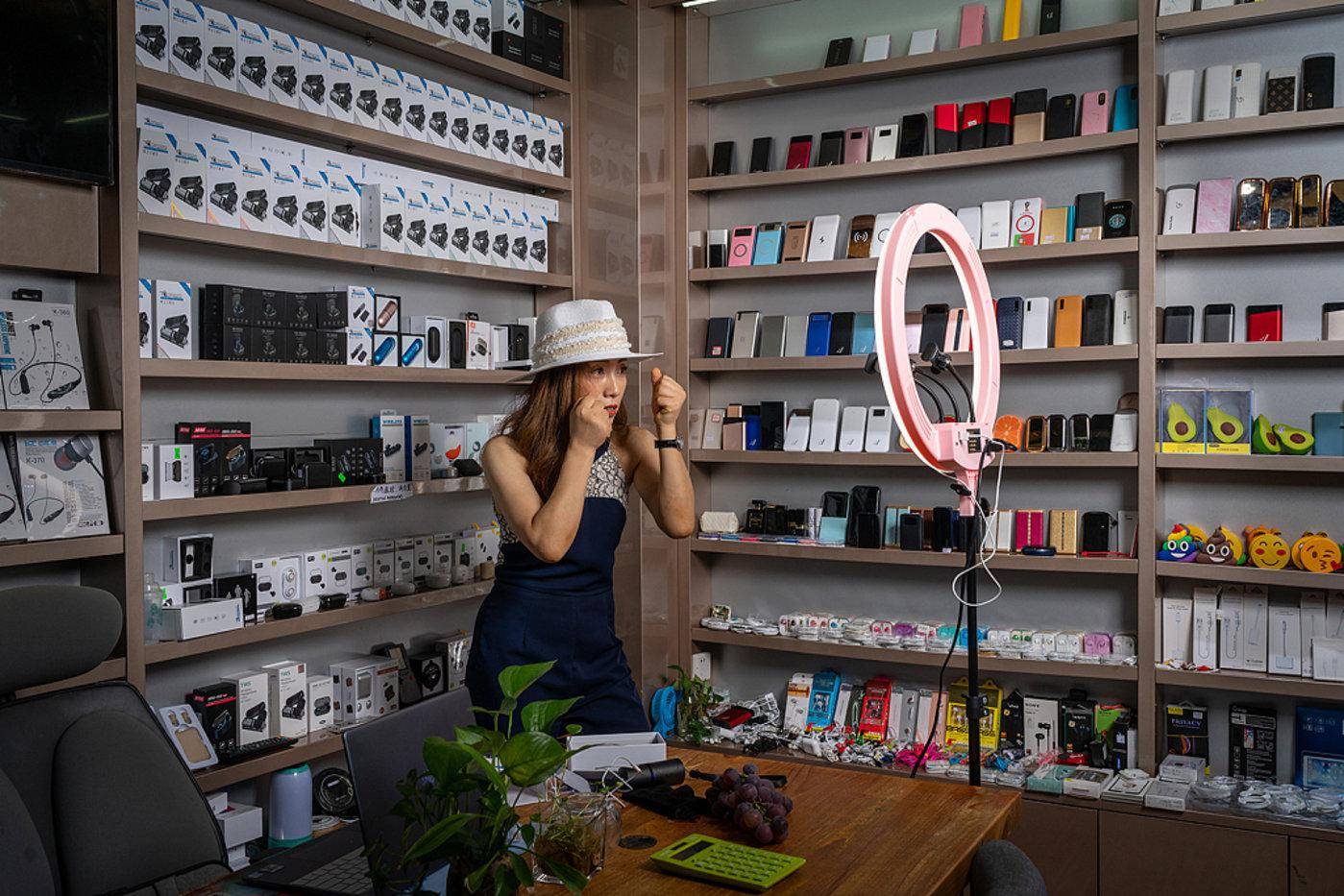 Bán Hàng Trên TikTok Shop Cho Người Mới: Từ Mở Shop Đến Livestream Đầu Tiên