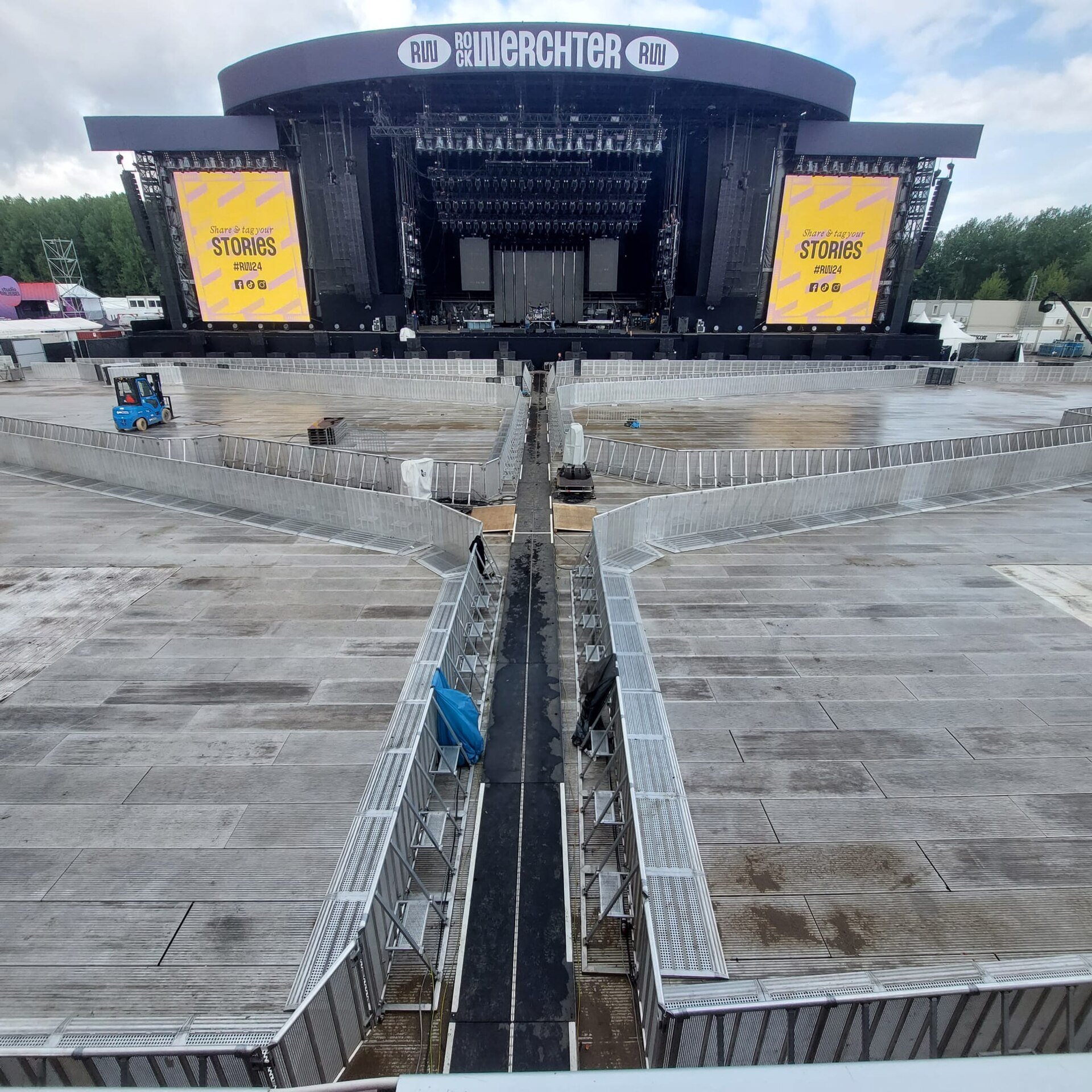 TikToker Ly Phạm Lên Tiếng Xin Lỗi Sau Sự Cố 'Đu Rào' Tại Concert BIGBANG: Cái Giá Của Văn Hóa Ứng Xử