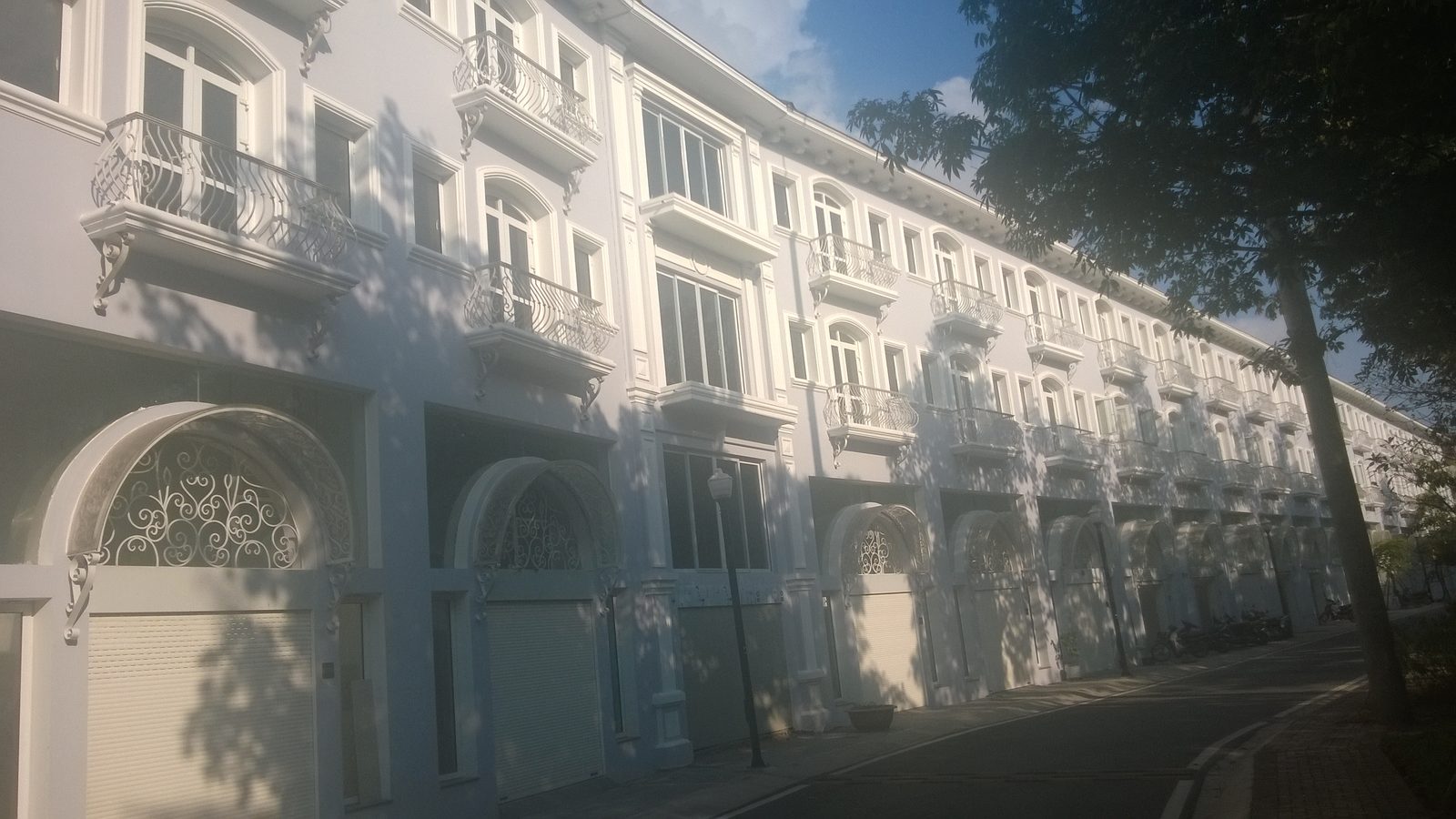Dãy nhà phố liền kề tại Việt Nam
