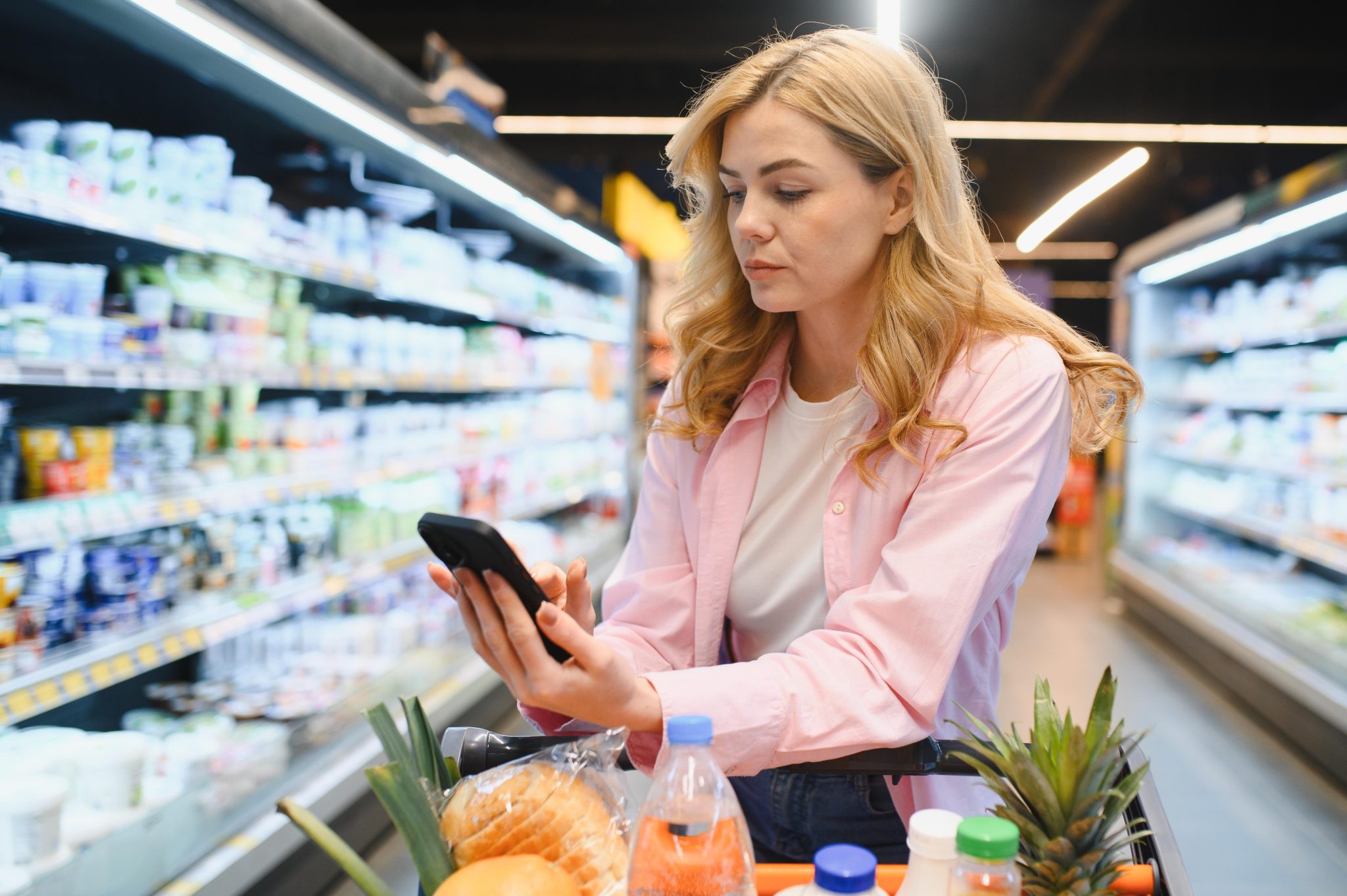 Mua sắm dịp lễ cuối năm thông minh: so sánh giá, săn voucher và nhận diện bẫy "giảm giá ảo"